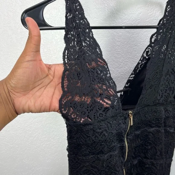 Bebe Women’s Mini‎ Black Lace Dress Lace Feminine Sleeveless back zip Sz L Party - Picture 8 of 11